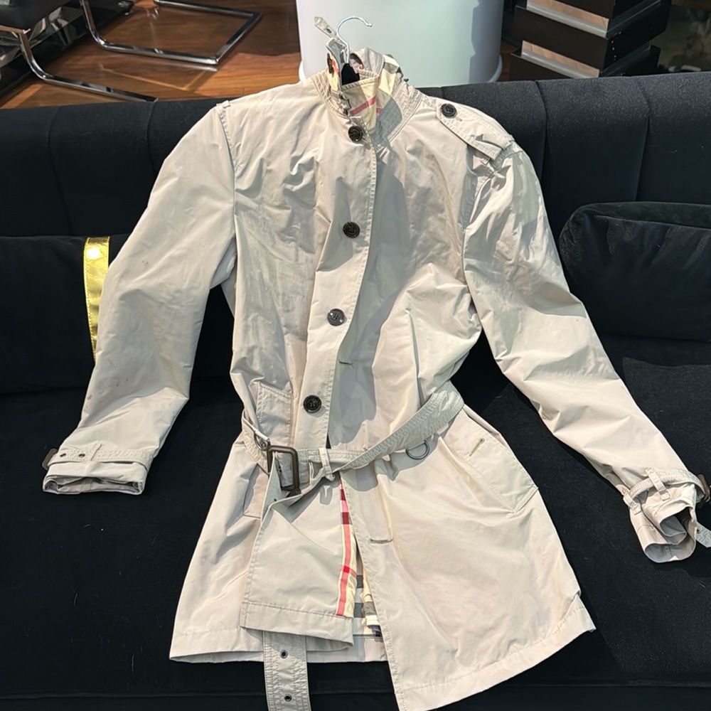 Men’s Burberry trench coat - tan - size medium - nylon rain material